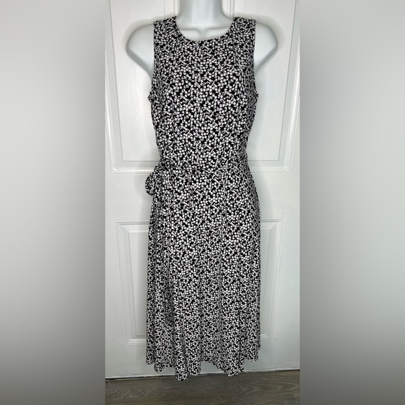 Anne Klein Dresses & Skirts - Anne Klein Black White Long Sleeveless Tie Waist Dress Size 6 NWT